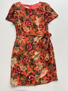 VGT Casual Corner Tropical Wrap Dress
Vibrant Coral Orange Floral Print 
Size 8
